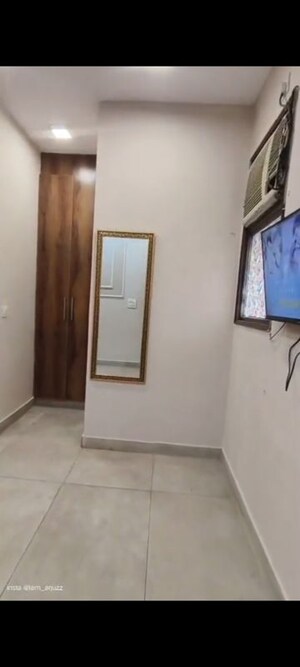 Room in 1 BHK Builder Floor at Lajpat Nagar 4 – for Rent