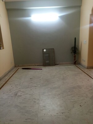 Room in 2 BHK Independent House at Sector 31 – for Rent