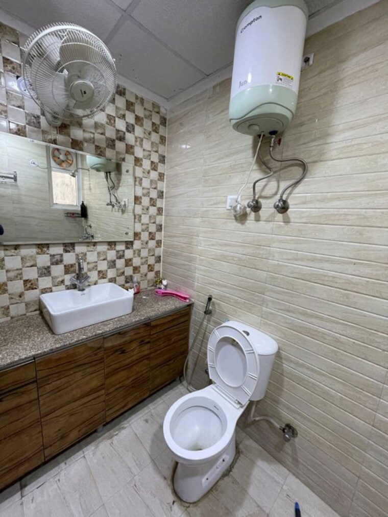 Bathroom, assotech-windsor-court 3 Bedroom 1875 Sq.Ft. Apartment In Sector 78 Noida 10242398