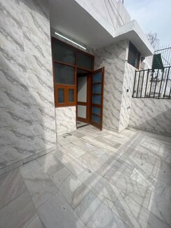 2 BHK Builder Floor For Rent in Saket