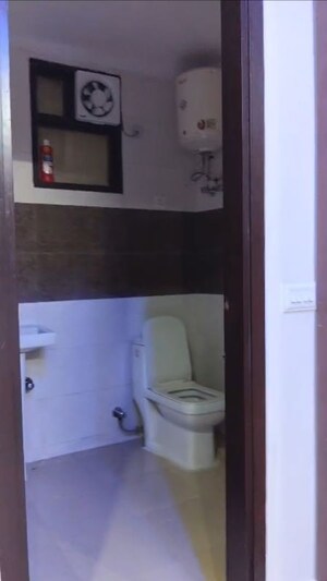 Bathroom in 2.5 BHK Builder Floor at Malviya Nagar – for Rent