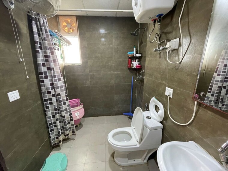 Bathroom, ajnara-grand-heritage-phase-2 3 Bedroom 2045 Sq.Ft. Apartment In Sector 74 Noida 10242509