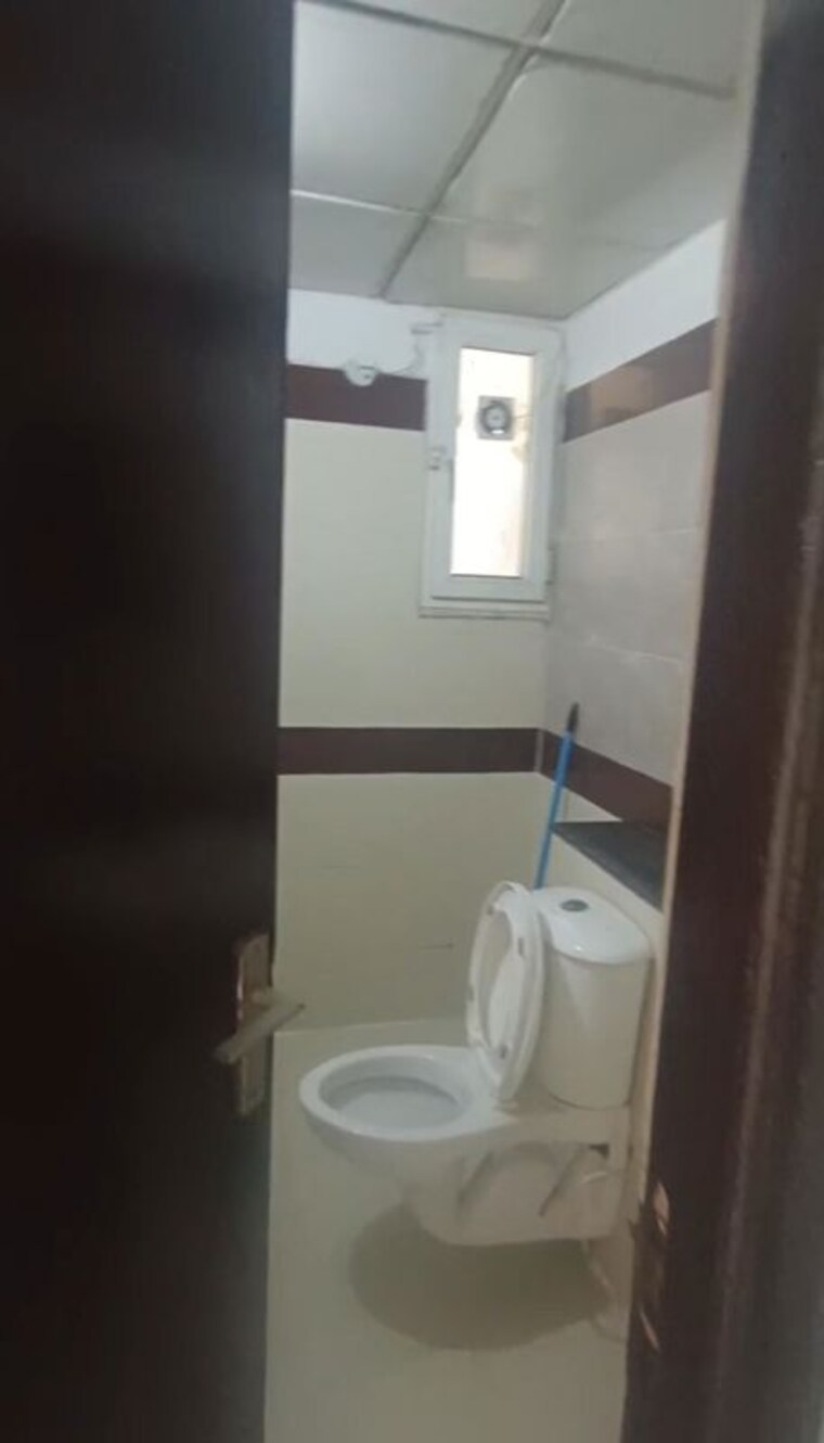 Bathroom, ajnara-grand-heritage 3 Bedroom 1395 Sq.Ft. Apartment In Sector 74 Noida 10242573