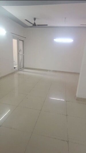 Room in 3 BHK Apartment at Ajnara Grand Heritage, Sector 74 – for Rent