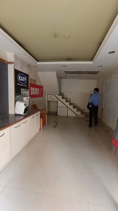 Retail Shop For Rent in Exhibition Road