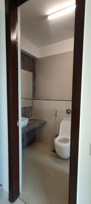 Bathroom in 3 BHK Apartment at Viviana Mall, Eastern Express Highway – for Rent