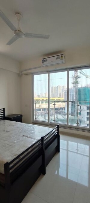 Room in 3 BHK Apartment at Viviana Mall, Eastern Express Highway – for Rent