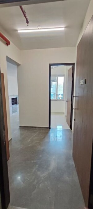 Room in 3 BHK Apartment at Viviana Mall, Eastern Express Highway – for Rent