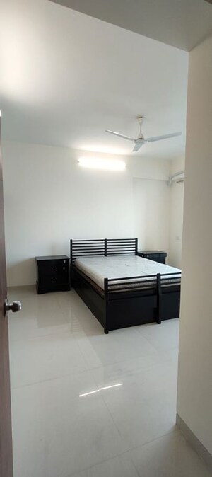 Bedroom in 3 BHK Apartment at Viviana Mall, Eastern Express Highway – for Rent