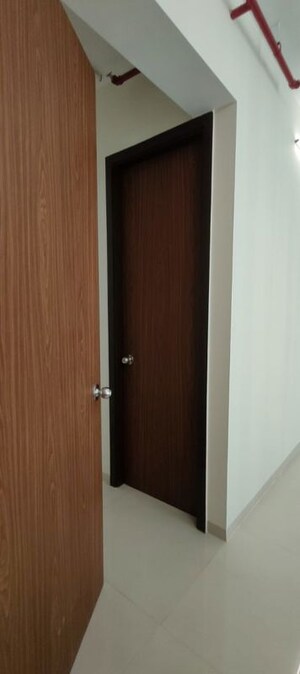 Furnished Amenities in 3 BHK Apartment at Viviana Mall, Eastern Express Highway – for Rent