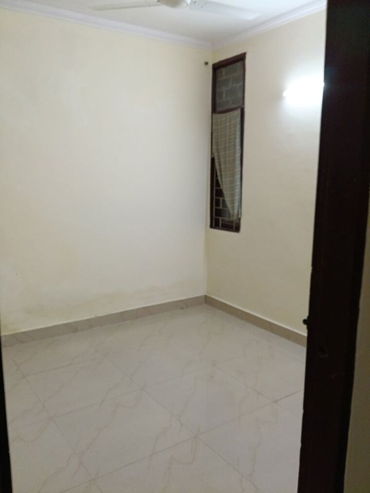 Room, malviya nagar 2.5 Bedroom 100 Sq.Yd. Builder Floor In Malviya Nagar Delhi 10242910