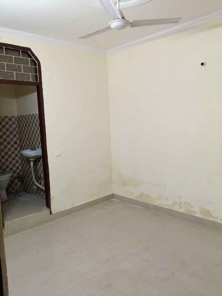 Room, malviya nagar 2.5 Bedroom 100 Sq.Yd. Builder Floor In Malviya Nagar Delhi 10242910