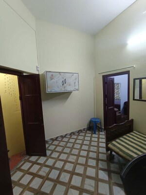 Bedroom in 1 BHK Apartment at Ballygunge Place – for Rent