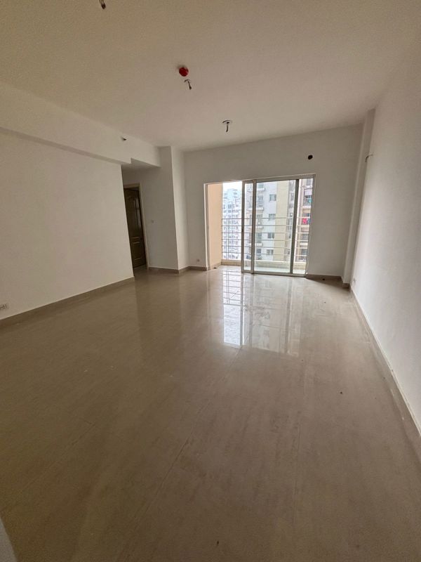 2.5 BHK + Servant Room Apartment For Sale in Paras Tierea