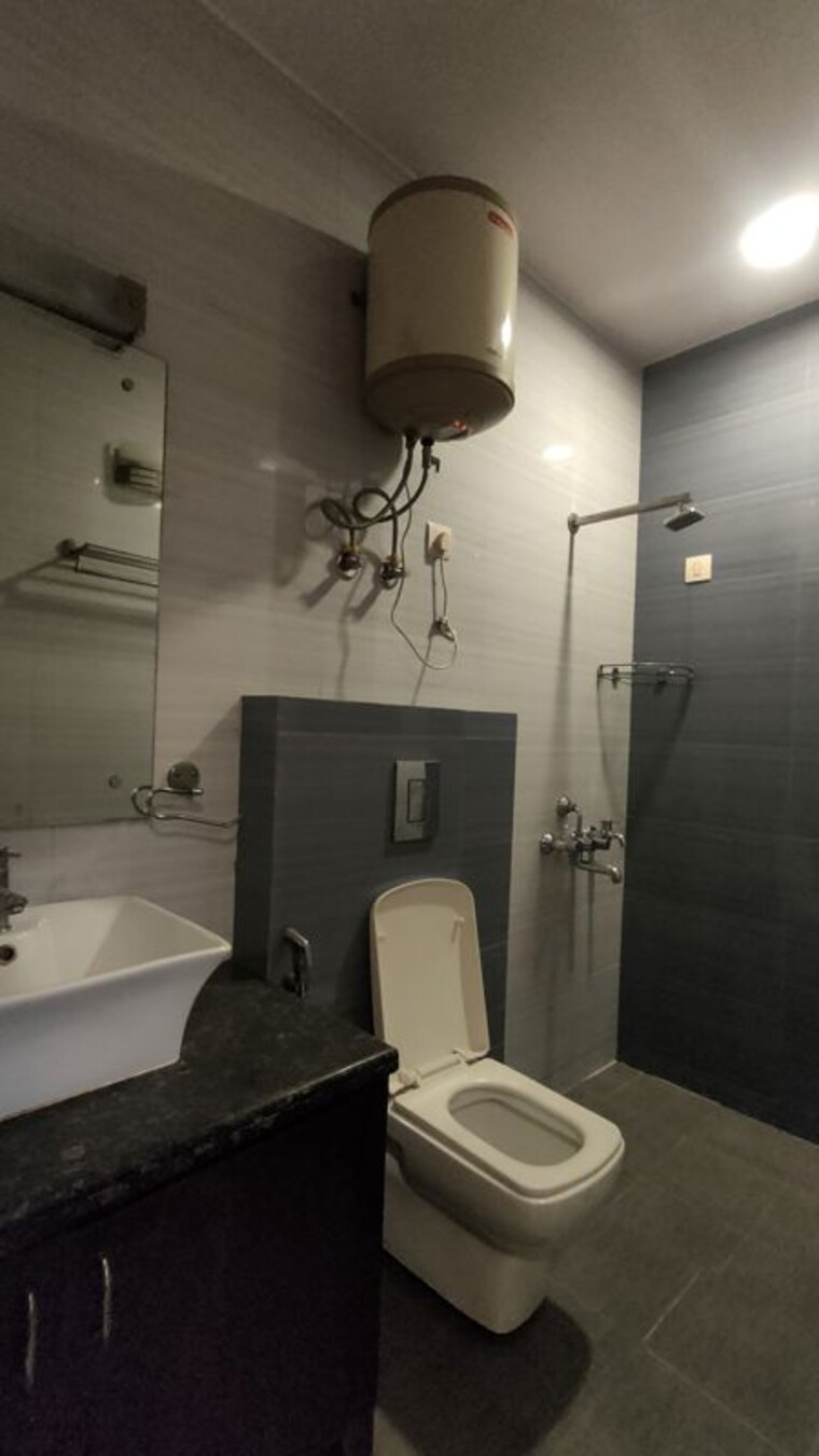 Bathroom, sector 52 2 Bedroom 1400 Sq.Ft. Builder Floor In Sector 52 Gurgaon 10243024