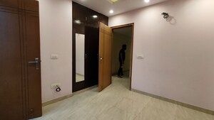 Room in 2 BHK Builder Floor at Sector 52 – for Rent