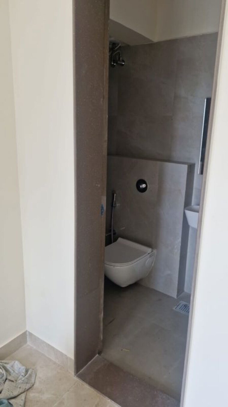 Bathroom, matunga west 3 Bedroom 800 Sq.Ft. Apartment In Matunga West Mumbai 10243020