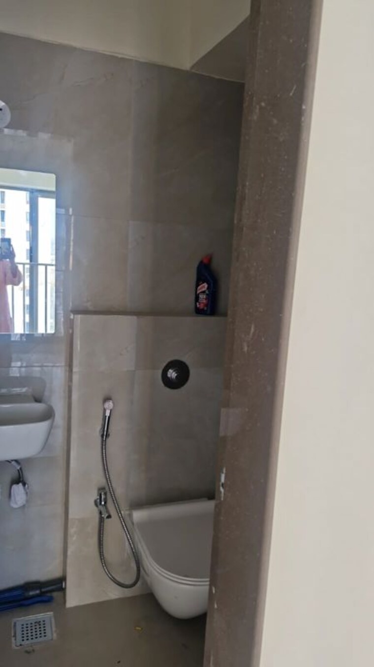 Bathroom, matunga west 3 Bedroom 800 Sq.Ft. Apartment In Matunga West Mumbai 10243020