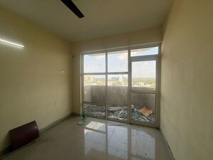 Room in 2 BHK Apartment at Pyramid Midtown, Sector 59 – for Rent