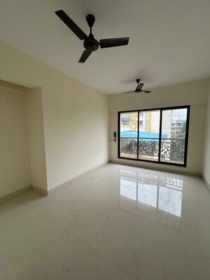 Room in 2 BHK Apartment at Sheth Avalon, Laxmi Nagar – for Rent