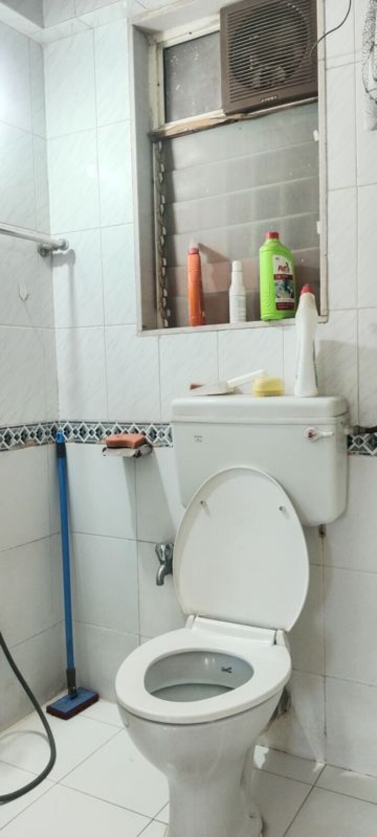 Bathroom, nirmal-lifestyle-residency-chs-ltd 3.5 Bedroom 1000 Sq.Ft. Apartment In Mulund West Mumbai 10243193