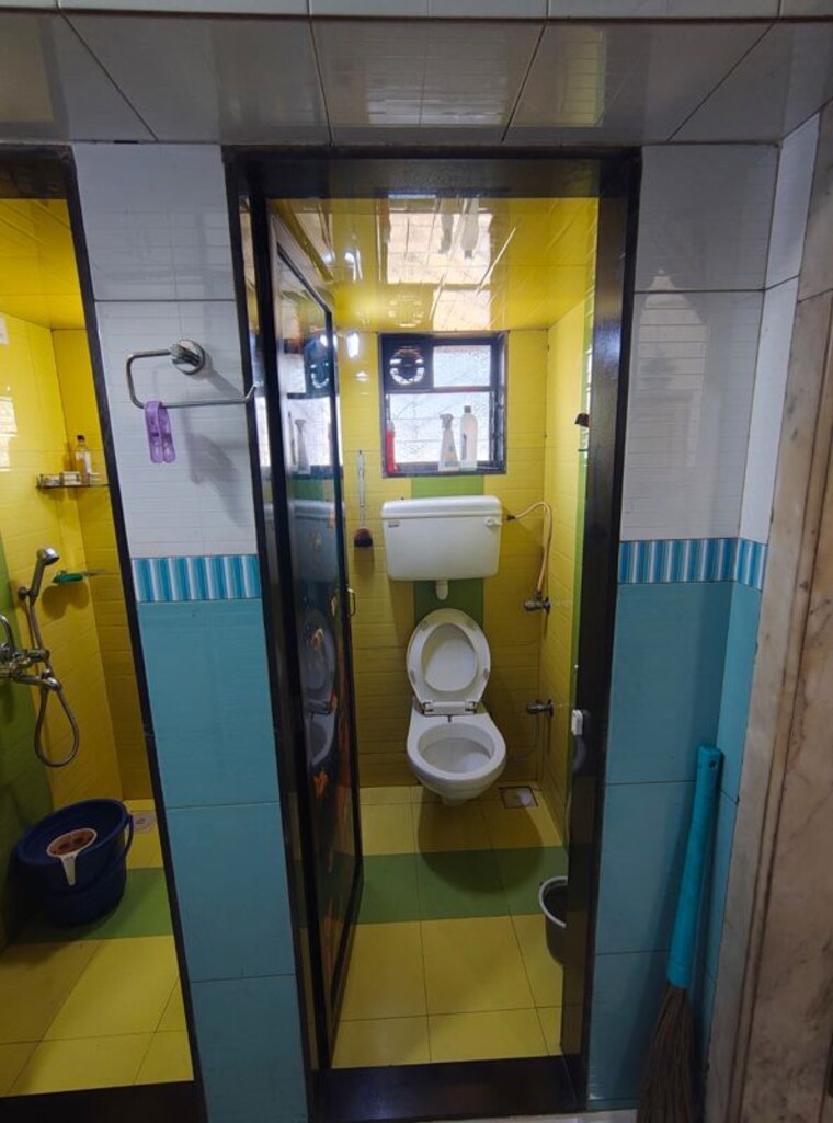 Bathroom, ghatkopar east 1 Bedroom 400 Sq.Ft. Apartment In Ghatkopar East Mumbai 10243439