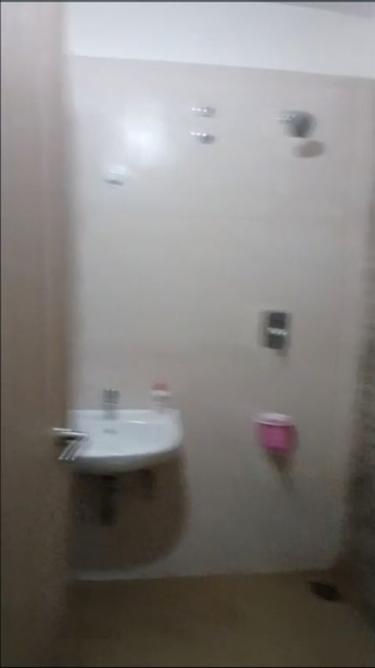 Bathroom, abhinav-naigaon-chs 2 Bedroom 500 Sq.Ft. Apartment In Dadar East Mumbai 10243506