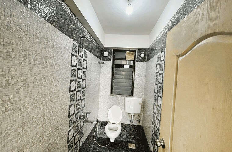 Bathroom, jawaharlal nehru road Pg For Girls In Jawaharlal Nehru Road 10243432