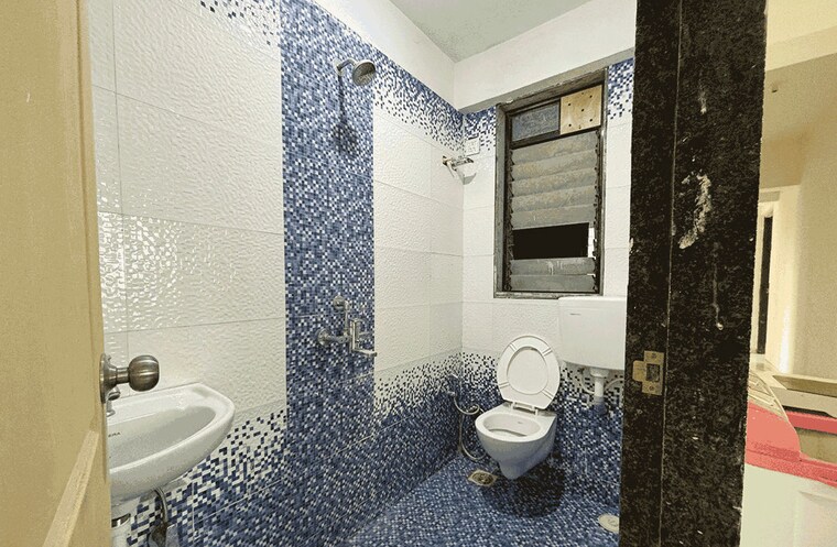 Bathroom, jawaharlal nehru road Pg For Girls In Jawaharlal Nehru Road 10243432