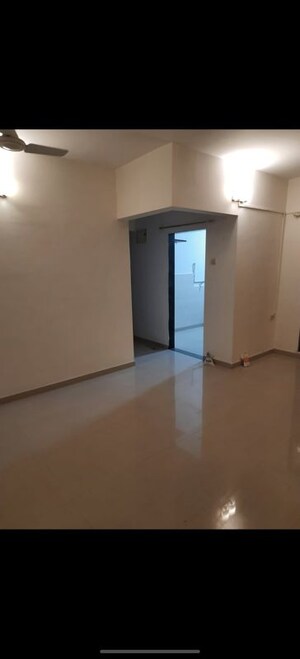 Room in 2 BHK Apartment at Ganesh Darshan CHS Kandivali, Kandivali West – for Rent
