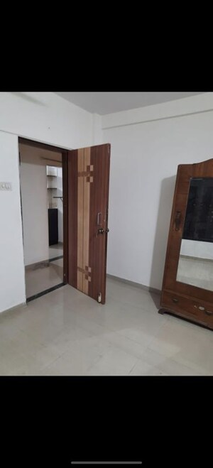 Room in 2 BHK Apartment at Ganesh Darshan CHS Kandivali, Kandivali West – for Rent