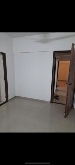 2 BHK + Extra Room Apartment For Rent in Ganesh Darshan CHS Kandivali