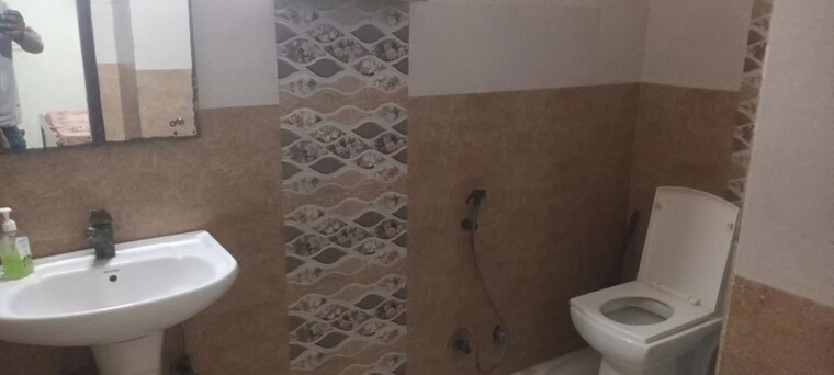 Bathroom, sector 53 2 Bedroom 1500 Sq.Ft. Independent House In Sector 53 Noida 10243698