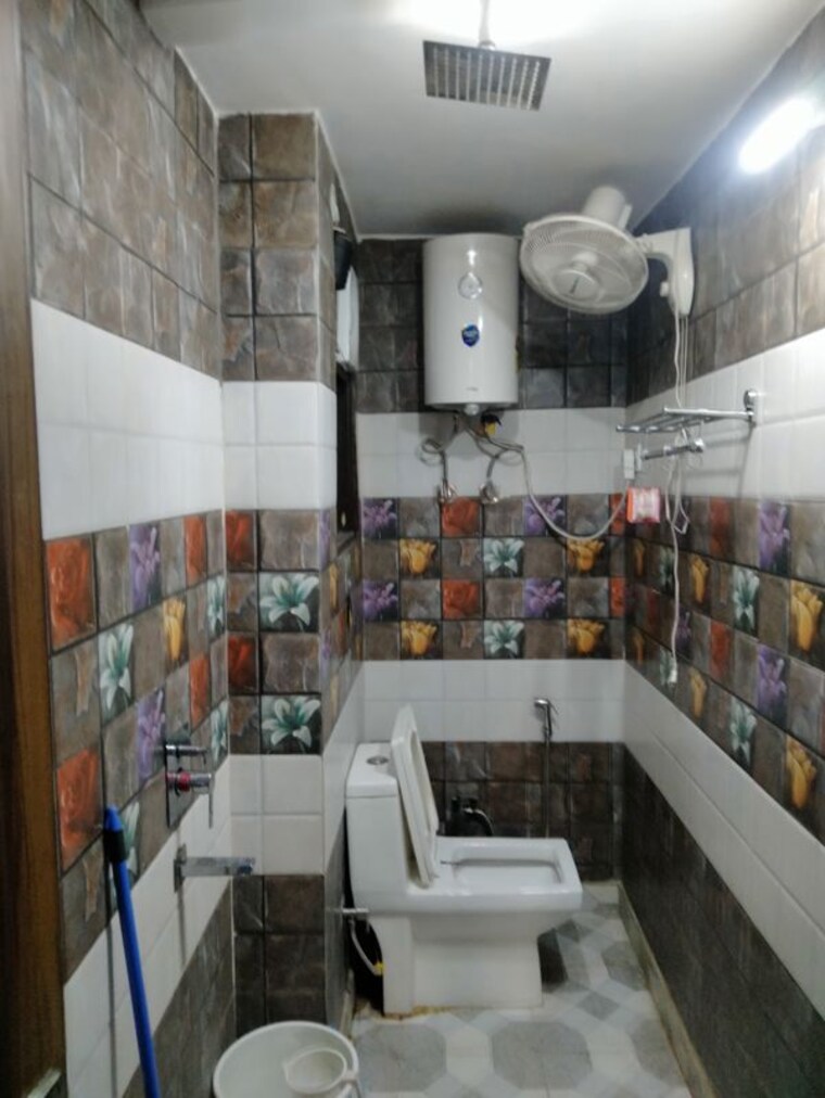 Bathroom, rajendra nagar sector 4 3 Bedroom 1800 Sq.Ft. Builder Floor In Rajendra Nagar Sector 4 Ghaziabad 10243786