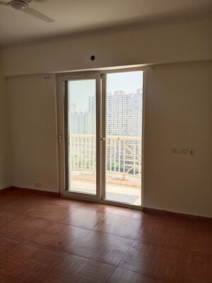 Room in 3 BHK Apartment at Saya Zion, Sector 4 Greater Noida – for Rent