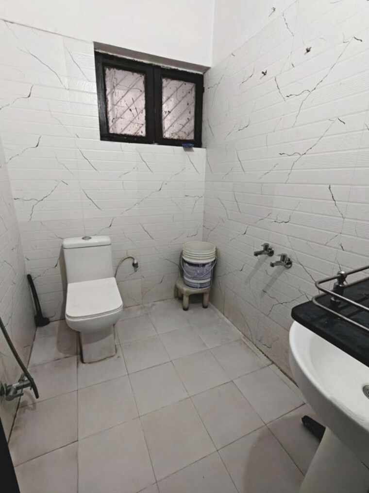Bathroom, gomti nagar 2 Bedroom 2000 Sq.Ft. Independent House In Gomti Nagar Lucknow 10243835