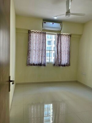 Room in 4 BHK Apartment at Ideal Aquaview, Mahish Bathan – for Rent