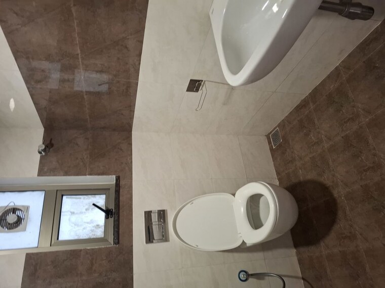 Bathroom, the-valencia 3 Bedroom 2423 Sq.Ft. Apartment In Banjara Hills Hyderabad 10243861