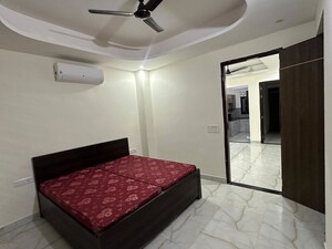 Bedroom in 2 BHK Builder Floor at Sector 52 – for Rent