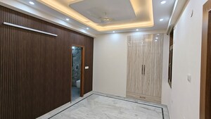 Room in 3 BHK Builder Floor at Malviya Nagar – for Rent