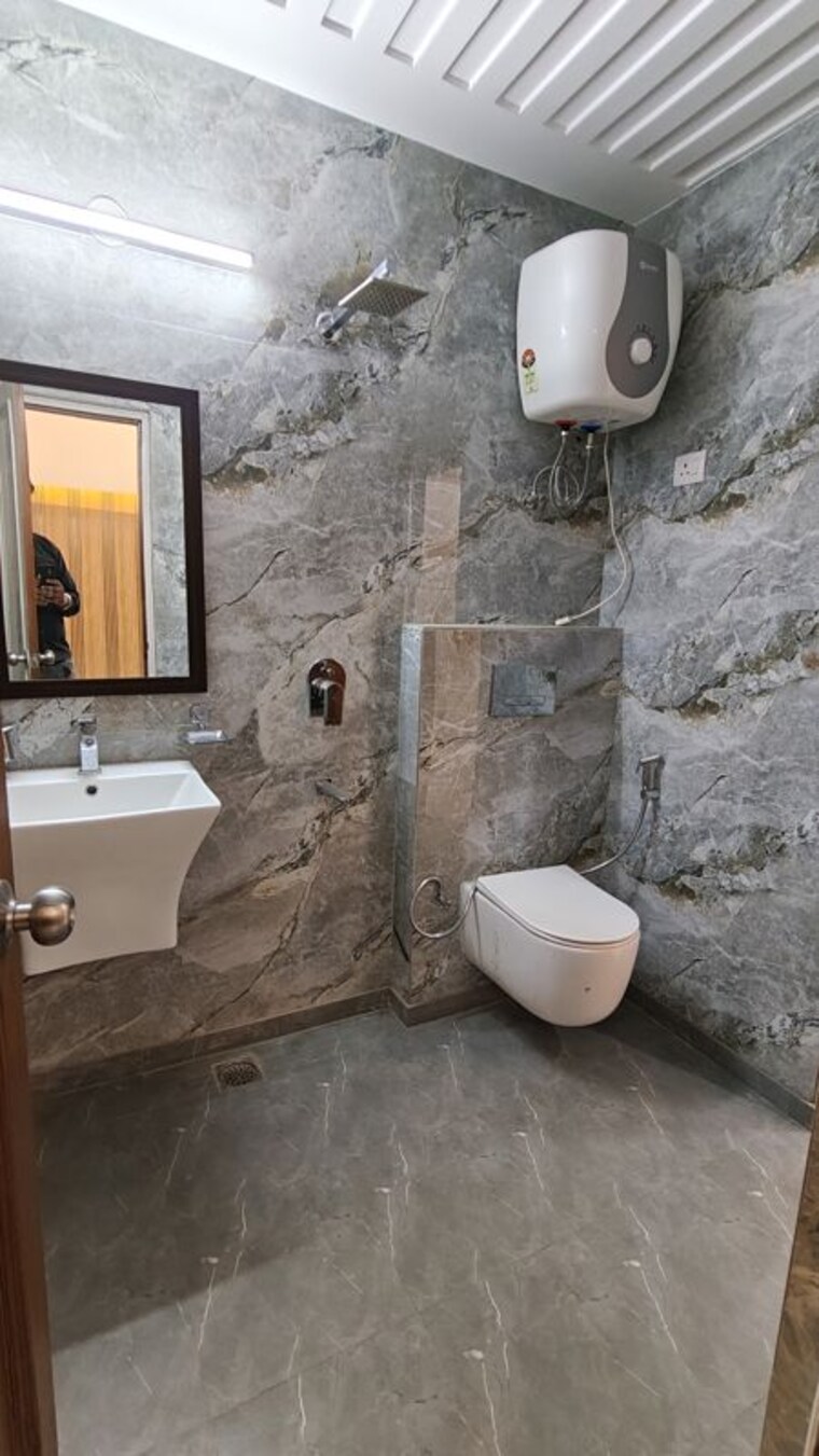 Bathroom, malviya nagar 3 Bedroom 1500 Sq.Ft. Builder Floor In Malviya Nagar Delhi 10243864