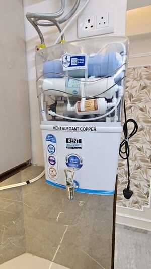 Furnished Amenities in 3 BHK Builder Floor at Malviya Nagar – for Rent