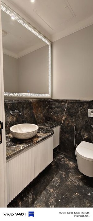 Furnished Amenities in 3 BHK Builder Floor at Defence Colony – for Sale