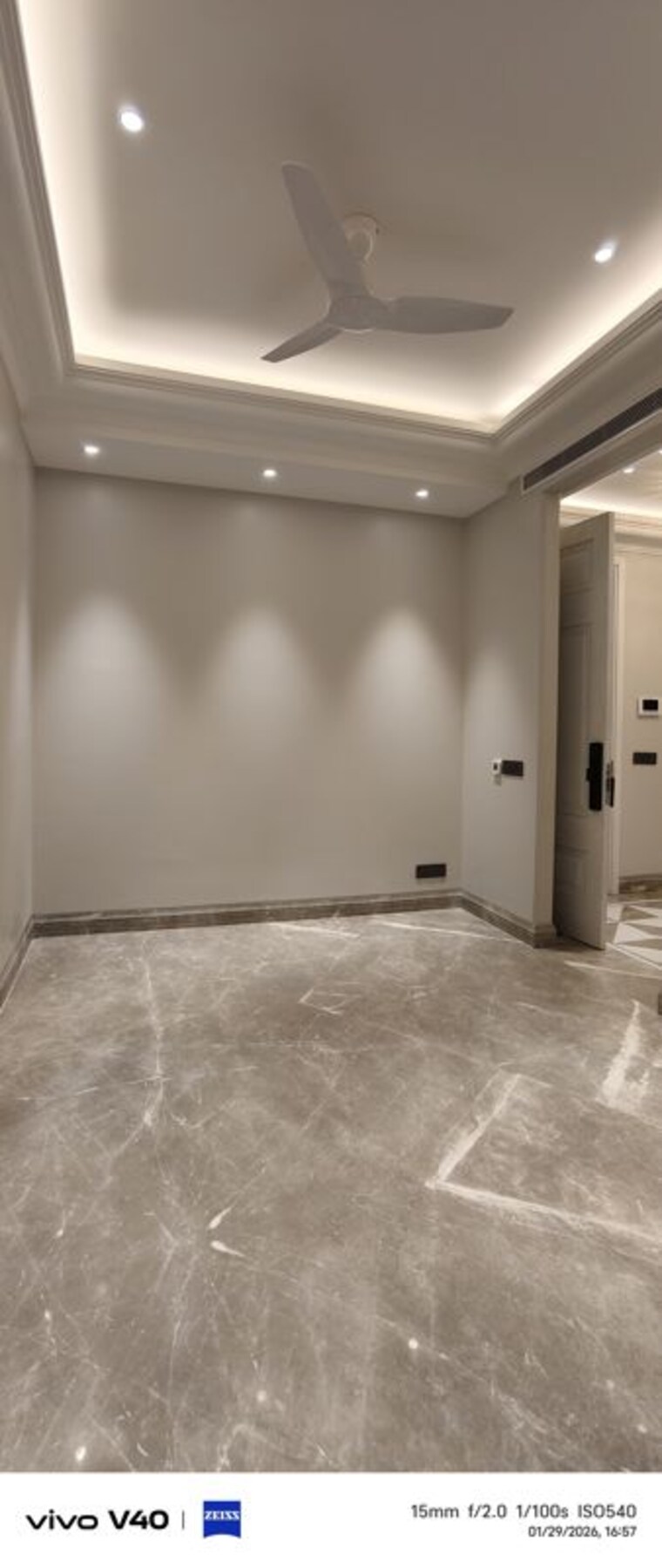 Room, defence colony 3 Bedroom 325 Sq.Yd. Builder Floor In Defence Colony Delhi 10243898