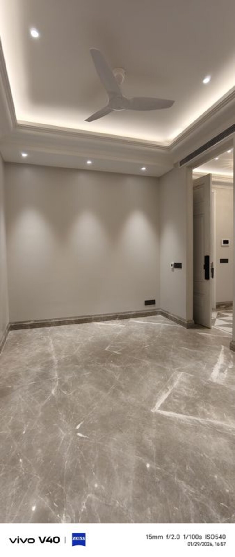 Room, defence colony 3 Bedroom 325 Sq.Yd. Builder Floor In Defence Colony Delhi 10243898