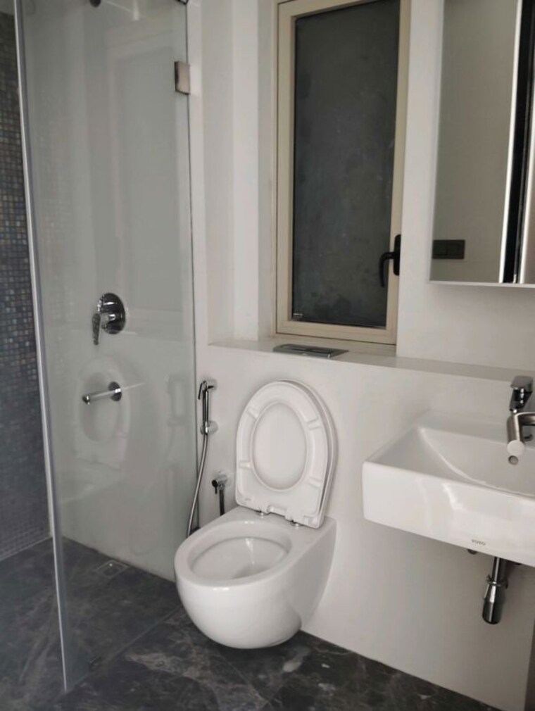 Bathroom, lodha-world-view 4 Bedroom 2200 Sq.Ft. Apartment In Worli Mumbai 10243894