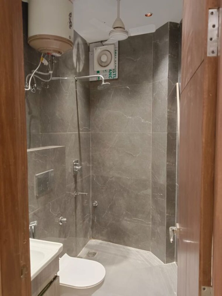 Bathroom, lajpat nagar 4 2 Bedroom 767 Sq.Ft. Builder Floor In Lajpat Nagar 4 Delhi 10243895