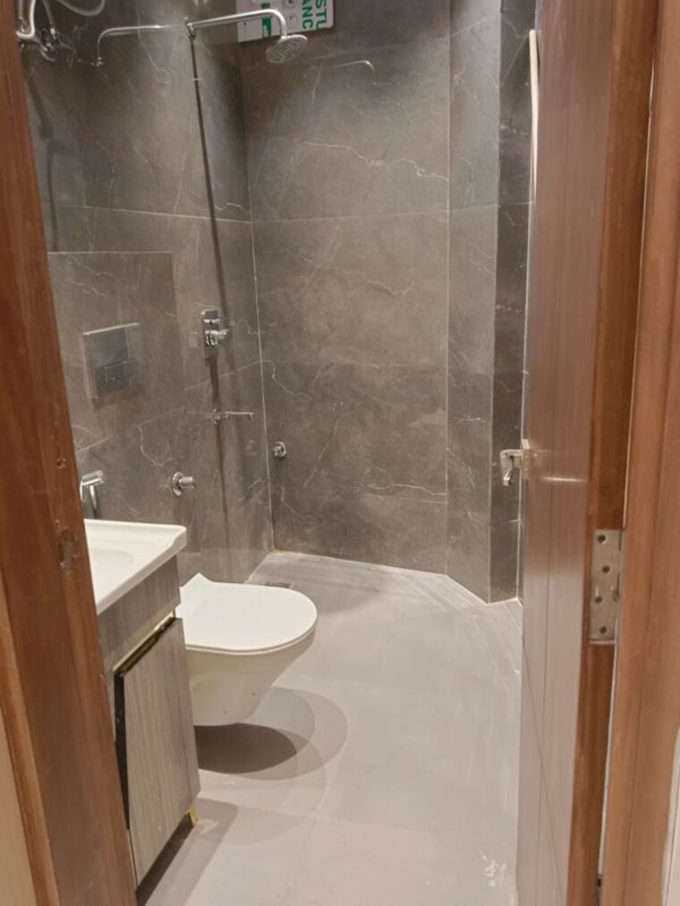 Bathroom, lajpat nagar 4 2 Bedroom 767 Sq.Ft. Builder Floor In Lajpat Nagar 4 Delhi 10243895
