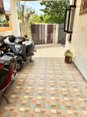 Parking in 1 RK Builder Floor at Hathibarkala Estate – for Rent