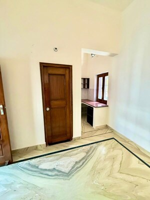 Room in 1 RK Builder Floor at Hathibarkala Estate – for Rent